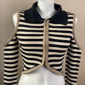 Tan and black striped zip front cold shoulder cropped knit sweater top ❤️❤️